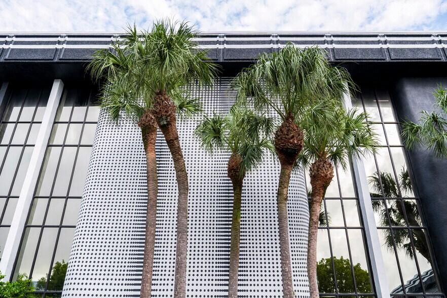 More Photos Of 700 NW 107th Ave, Miami Unknown For Lease