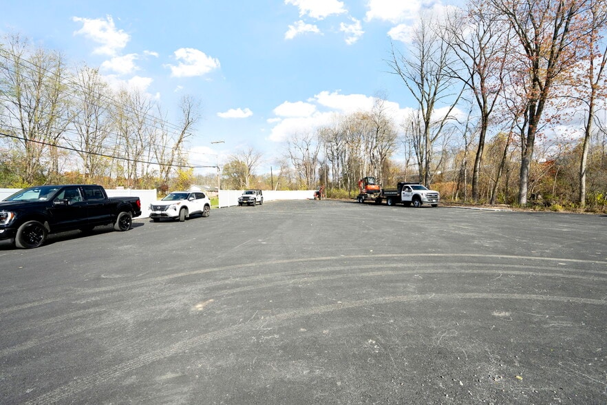 More Photos Of 46 Maple Ave, Schenectady Warehouse For Lease