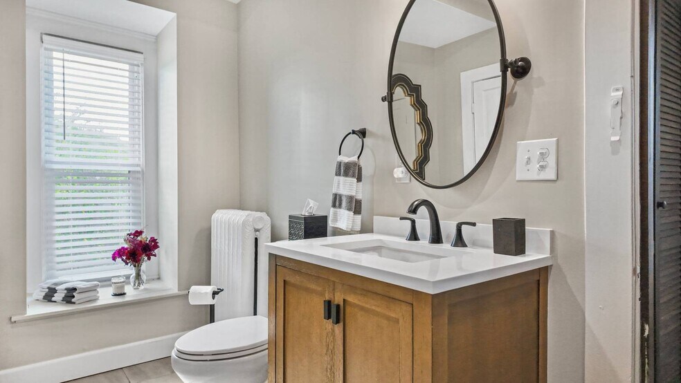 More Photos Of 323 Ballengee St, Hinton Office For Sale