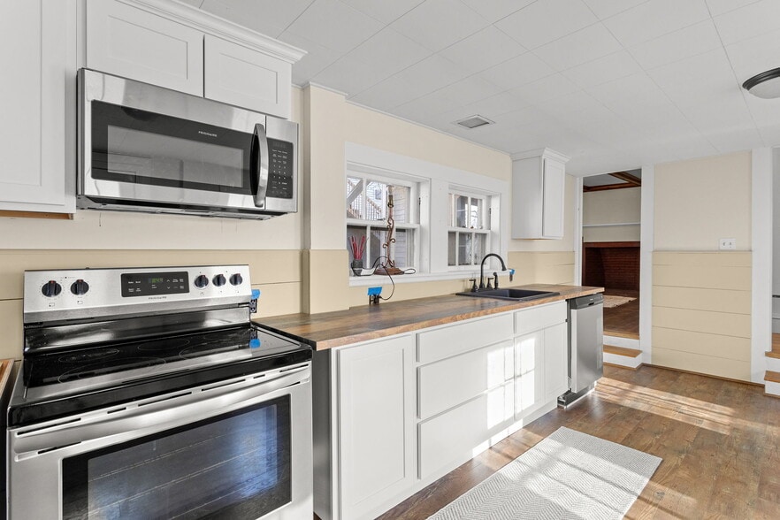 More Photos Of 80 Lafayette Rd, Hampton Falls Freestanding For Sale