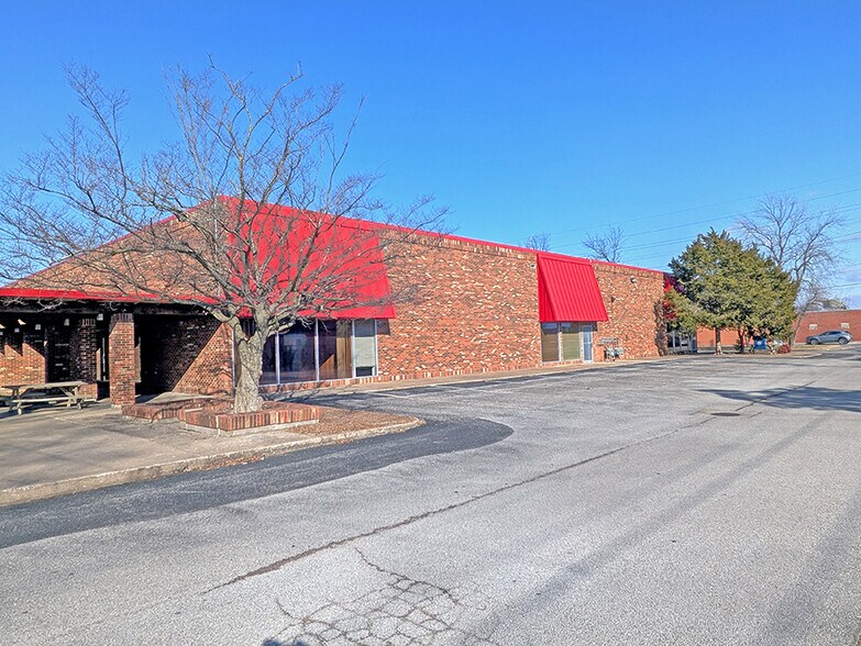Primary Photo Of 2001 W Main St, Carbondale Office For Lease