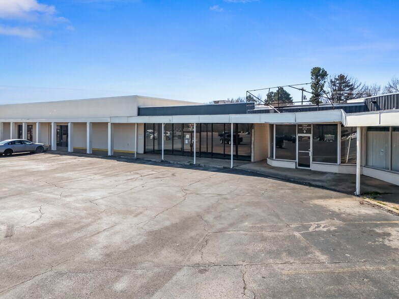 More Photos Of 1900 E Cherokee Ave, Sallisaw Storefront For Sale