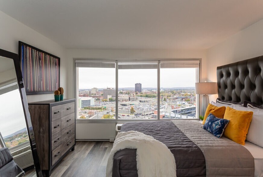 More Photos Of 50 Morgan St, Hartford Apartments For Sale