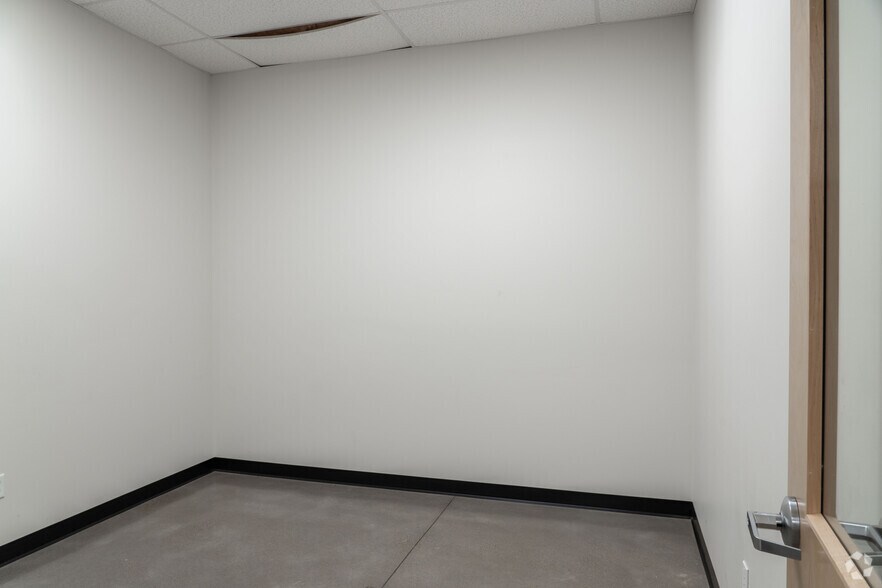 More Photos Of 3124 Blossom Dr NE, Salem Warehouse For Lease