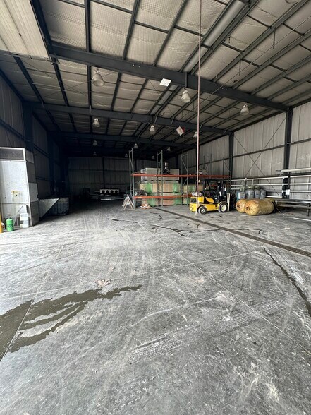 More Photos Of 2404 U St, Bedford Industrial For Sale