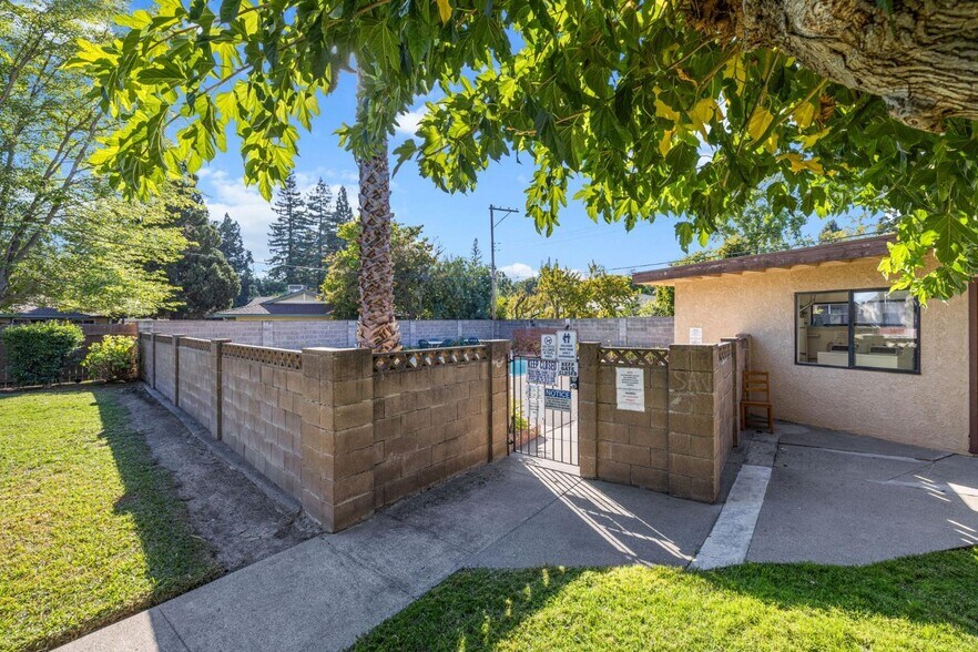 More Photos Of 6004-6012 Gloria Dr, Sacramento Apartments For Sale