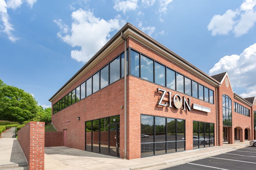 More Photos Of 4045 Premier Dr, High Point Office For Lease