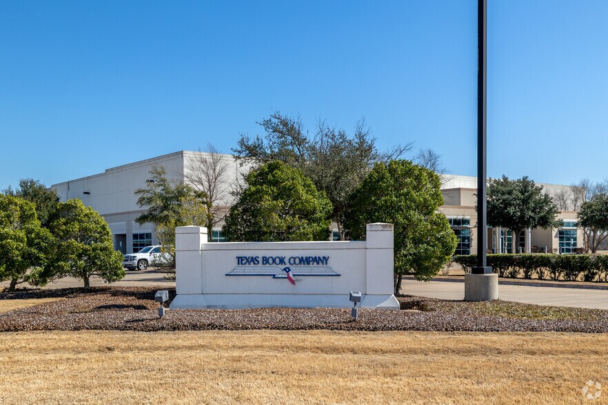 More Photos Of 8501 Technology Cir, Greenville Warehouse For Sale