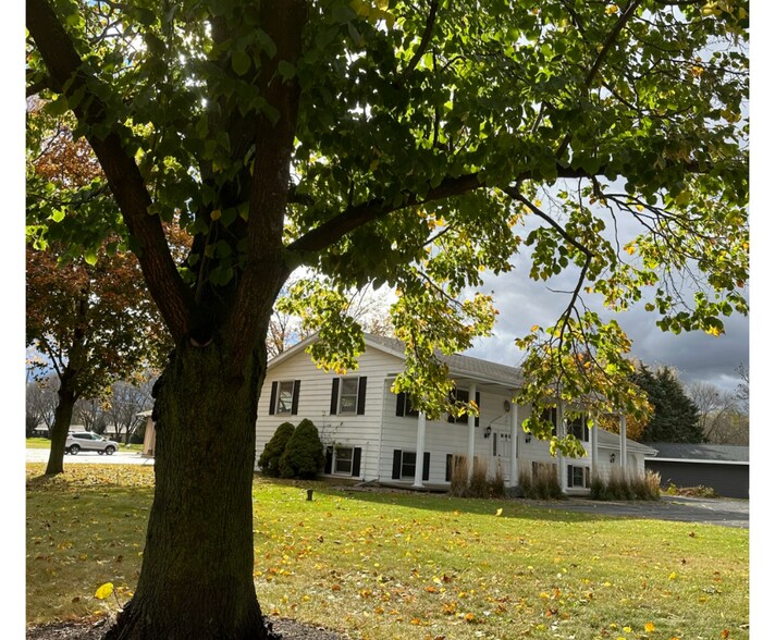 More Photos Of 1336 American Dr, Neenah Loft Creative Space For Lease