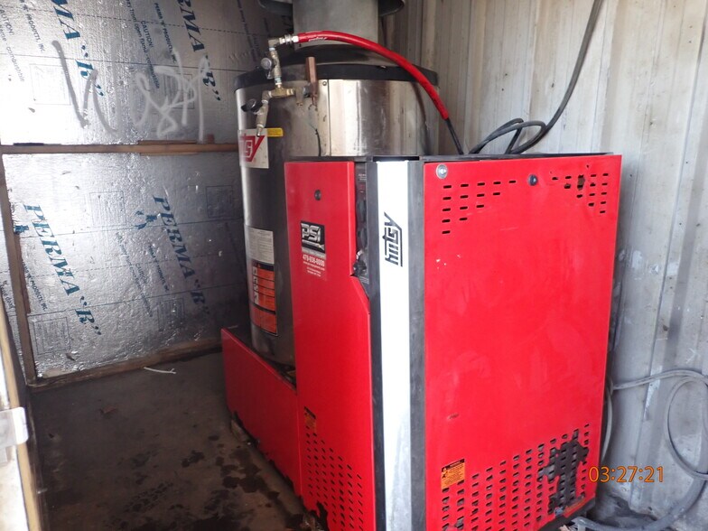 More Photos Of 301 S Bloomington St, Lowell Warehouse For Sale