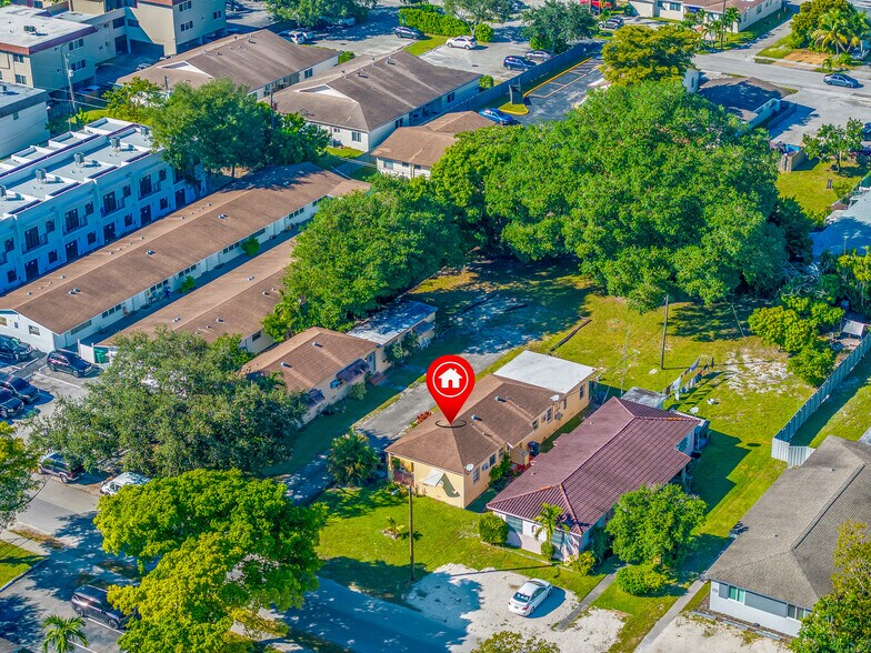 More Photos Of 2459 Pierce St, Hollywood Apartments For Sale