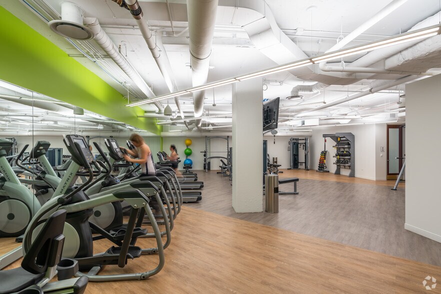 More Photos Of 20 N Martingale Rd, Schaumburg Office For Lease