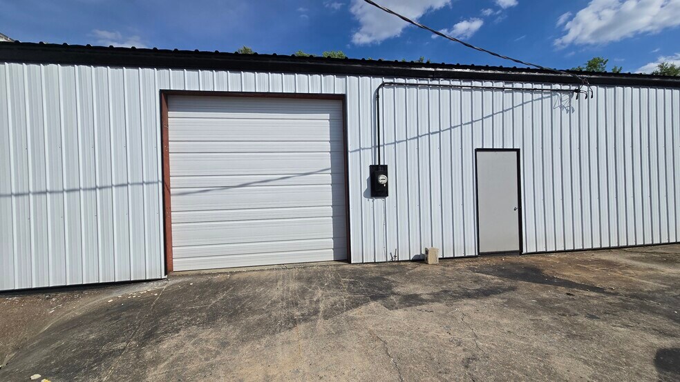 More Photos Of 711 E Rose St, Smithfield Warehouse For Sale