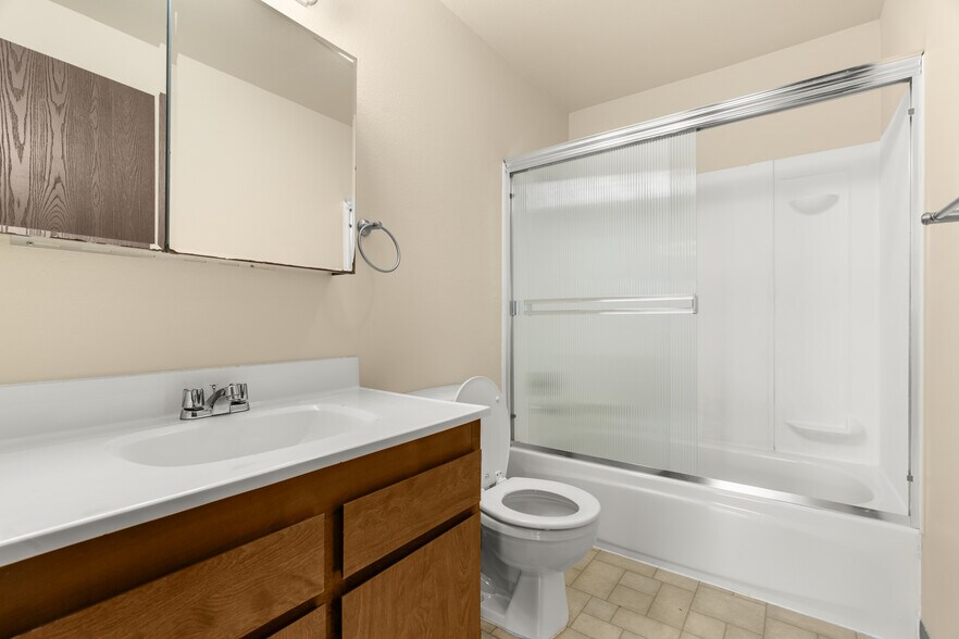 More Photos Of 430 Metzler St, Molalla Apartments For Sale