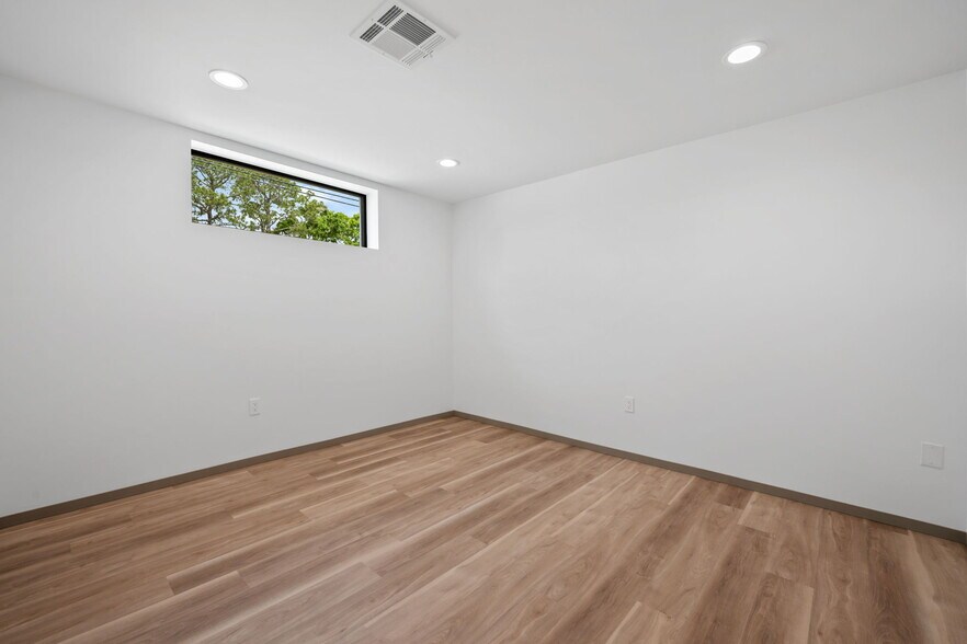More Photos Of 6909 Grand Blvd, Houston Medical For Lease