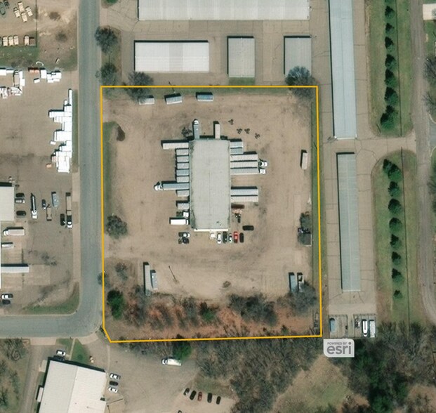 More Photos Of 3617 McIntyre Ave, Eau Claire Truck Terminal For Lease