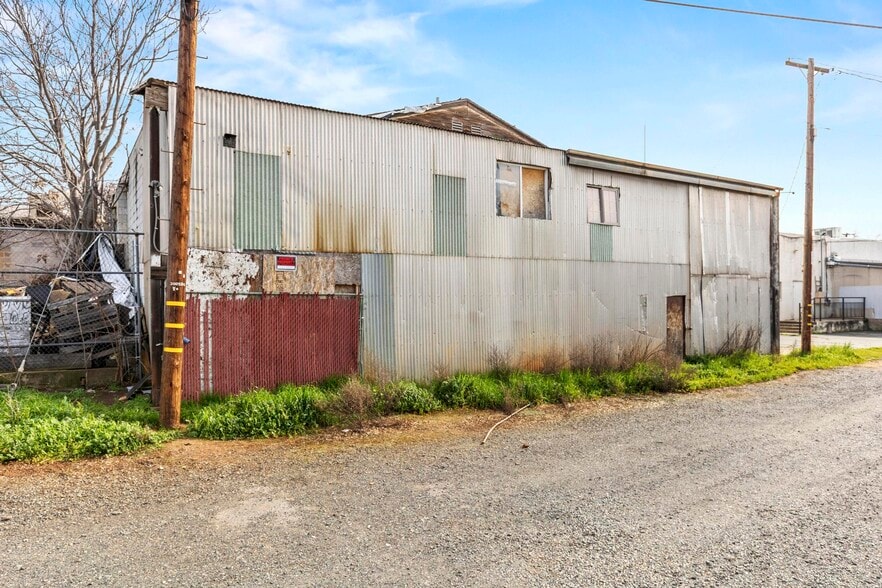 More Photos Of 2980 Myers St, Oroville General Retail For Sale