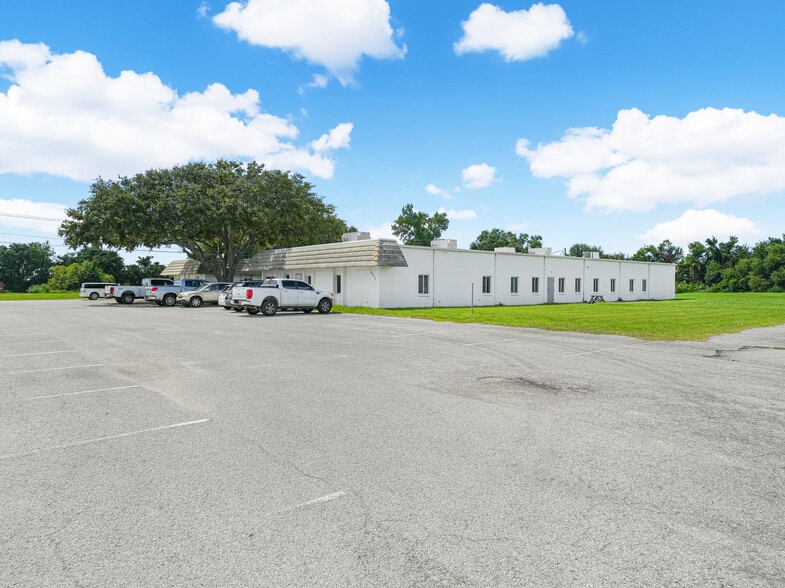 More Photos Of 2915 Parkway st, Lakeland Office For Lease