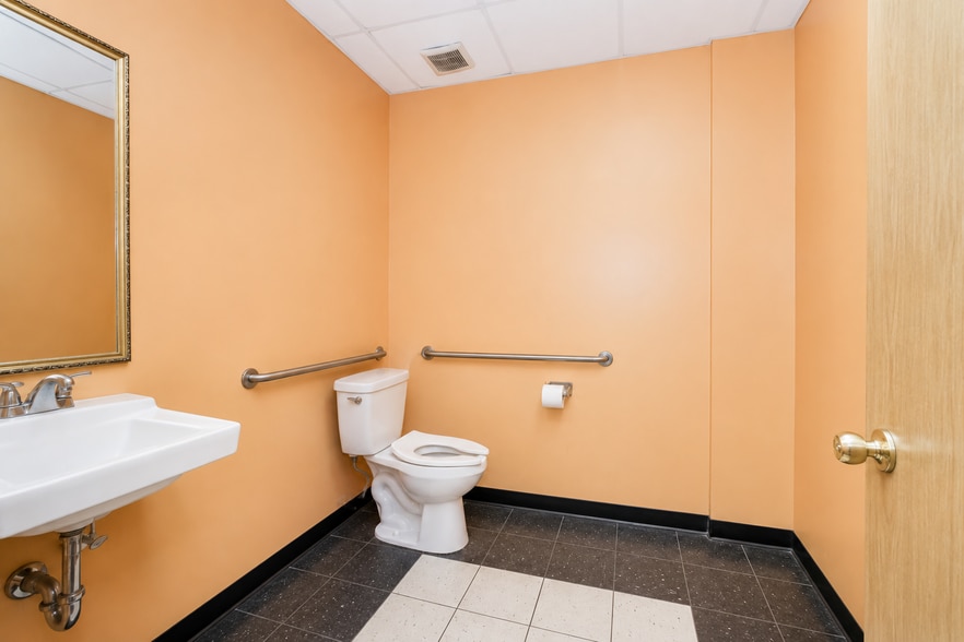 More Photos Of 4255-4285 Amboy Rd, Staten Island General Retail For Lease
