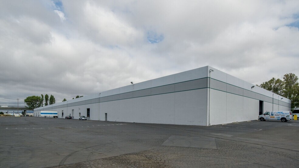 More Photos Of 1979-1999 Davis St, San Leandro Unknown For Lease