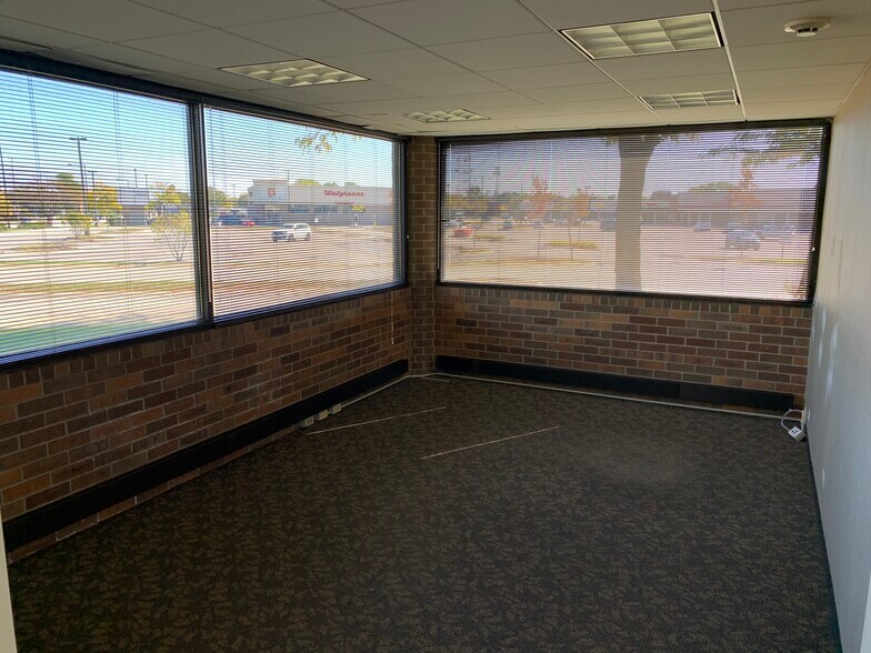 More Photos Of 1355 W Dundee Rd, Buffalo Grove Bank For Lease