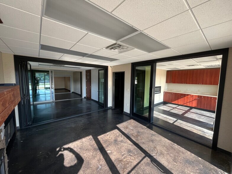 More Photos Of 14555 Hwy 75, Van Alstyne Distribution For Lease