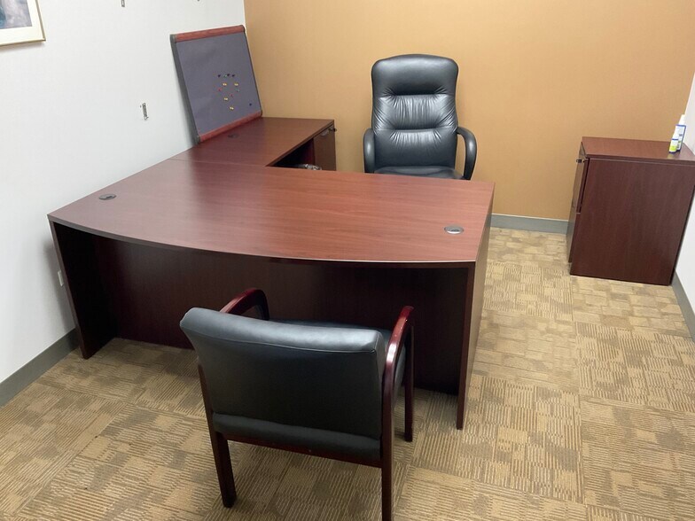 More Photos Of 2505 S Finley Rd, Lombard Office For Lease