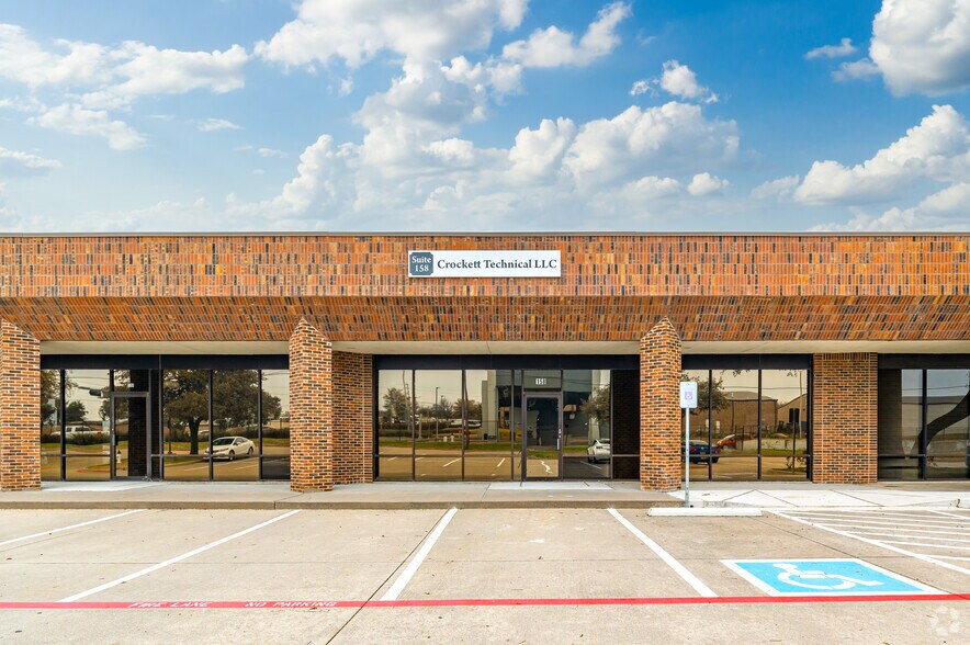 More Photos Of 4275 Kellway Cir, Addison Unknown For Lease