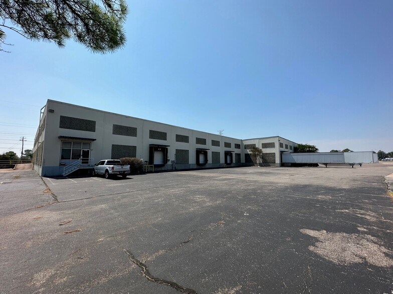 More Photos Of 4286-4362 Delp St, Memphis Warehouse For Lease