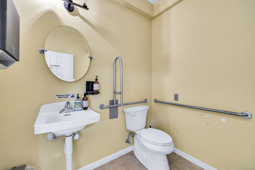 More Photos Of 93 Elm St, Old Saybrook Restaurant For Sale