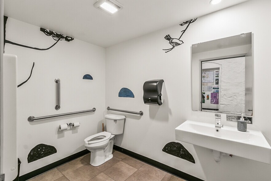 More Photos Of 618 Oak St, Baraboo General Retail For Sale