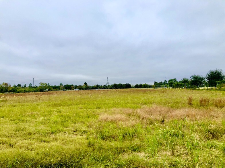 More Photos Of Outlet Center Dr, Sealy Land For Sale