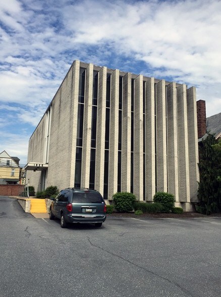 More Photos Of 1625 N Front St, Harrisburg Office For Lease