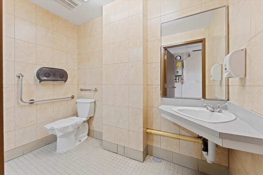 More Photos Of 711 Pelissier St, Windsor Office For Sale