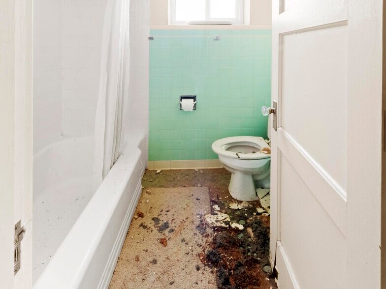 More Photos Of 905 W Spruce St, Rawlins Hotel For Sale