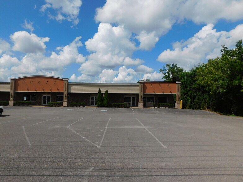 More Photos Of 875 Union St, Shelbyville Storefront Retail Office For Sale