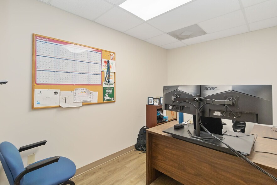 More Photos Of 1076 Florida Central Pky, Longwood Warehouse For Lease