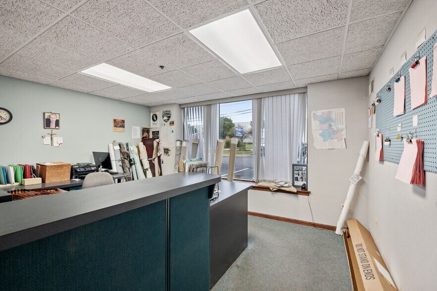 More Photos Of 5601 W 120th St, Alsip Light Distribution For Sale