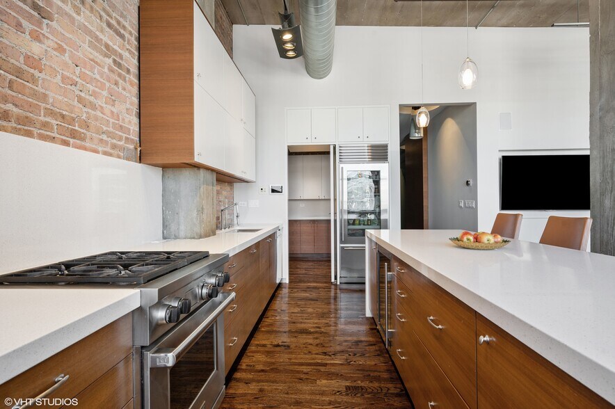 More Photos Of 1327 W Washington Blvd, Chicago Loft Creative Space For Lease