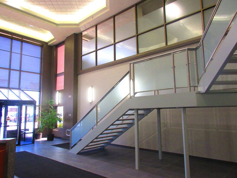 More Photos Of 2609 15 St NE, Calgary Office For Lease