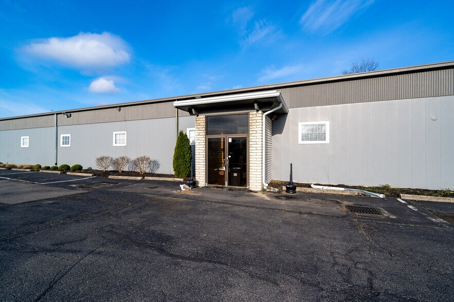 More Photos Of 6962 Coles Rd, Middletown General Retail For Sale