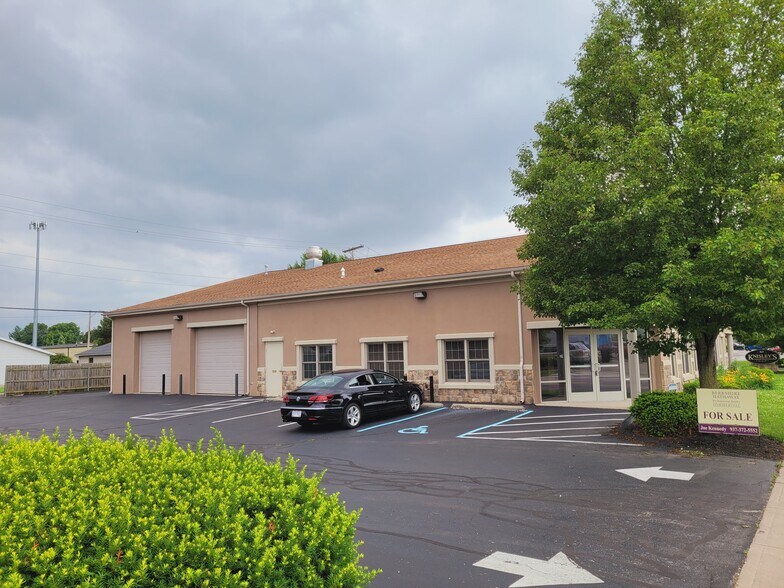 More Photos Of 869 W 2nd St, Xenia Showroom For Lease