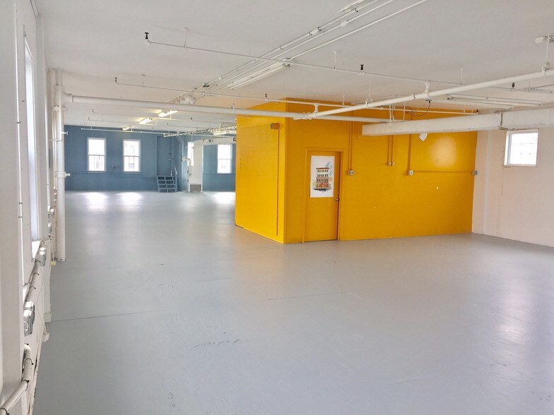 More Photos Of 59 Park St, Beverly Warehouse For Lease