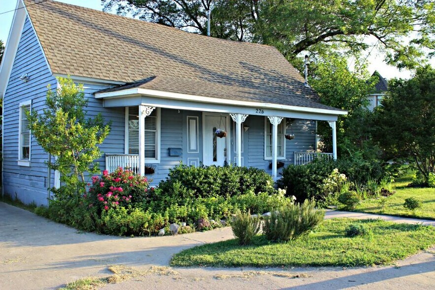 Primary Photo Of 227 Elm St, McKinney Freestanding For Sale