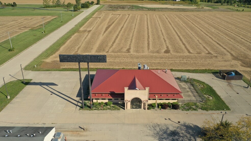 More Photos Of 210 N Lewis Ave, Oglesby Restaurant For Lease