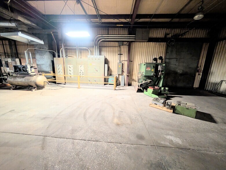 More Photos Of 1469 US Highway 59, Moran Manufacturing For Sale