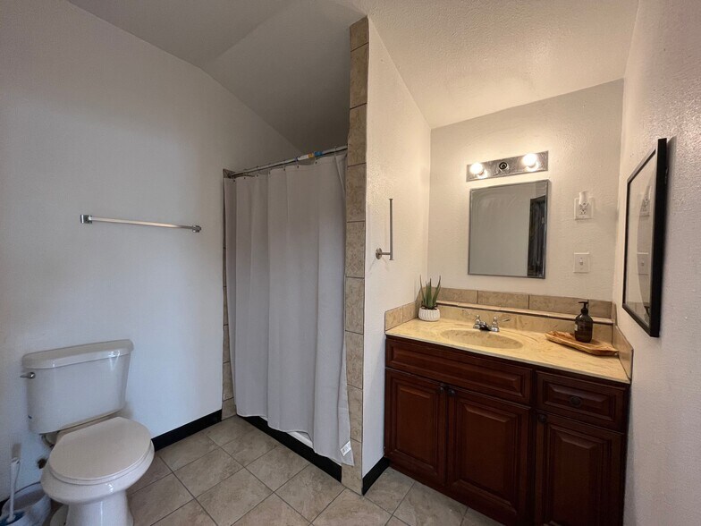 More Photos Of 4515 Smith Rd, Von Ormy Truck Terminal For Lease