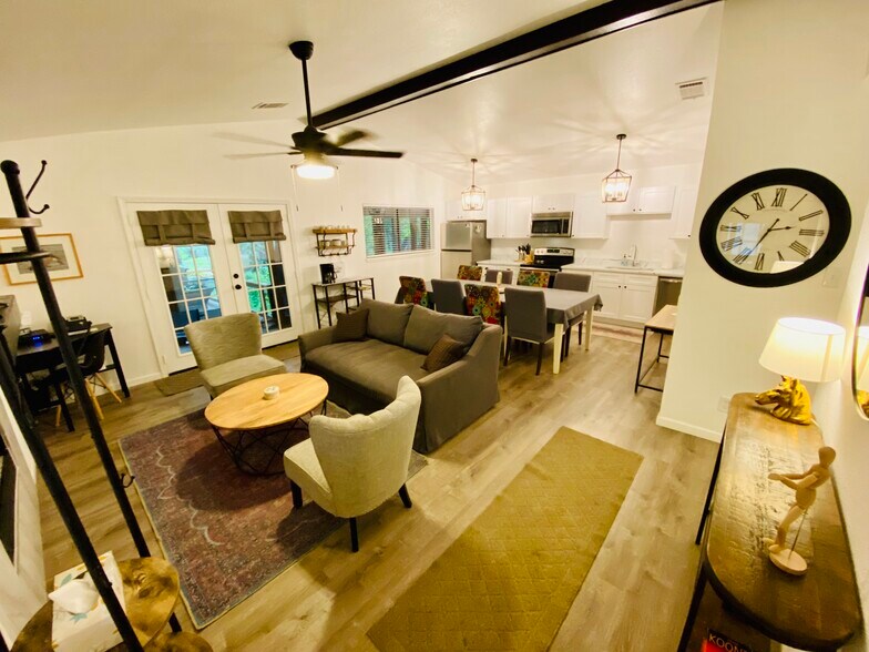 More Photos Of 104 Scudder Ln, Wimberley Hotel For Sale