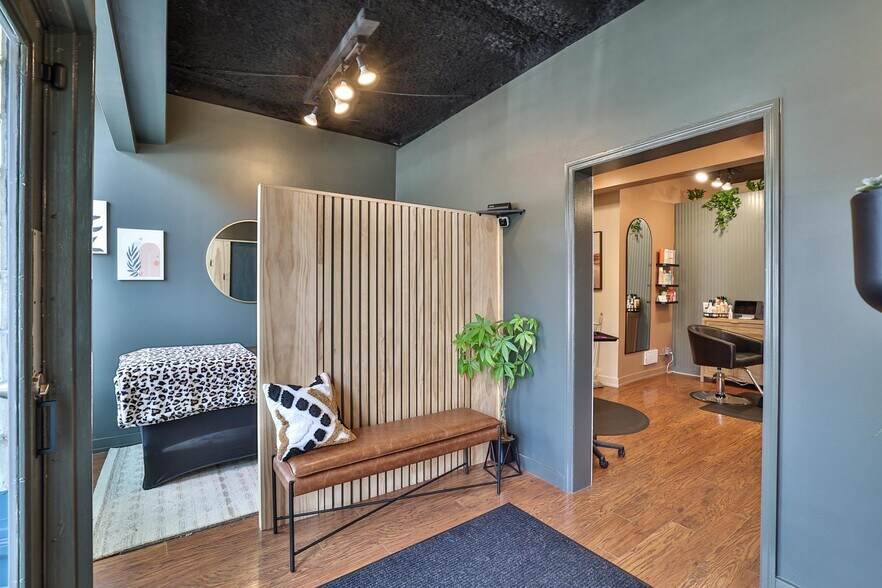 More Photos Of 2039 Madison Rd, Cincinnati Storefront Retail Office For Sale