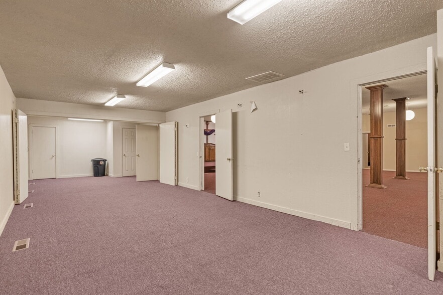 More Photos Of 215 S Bixby St, Coweta Religious Facility For Sale